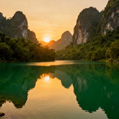 Hồ Mắt Rồng Hòa Bình – Viên Ngọc Xanh Giữa Núi Rừng Tây Bắc